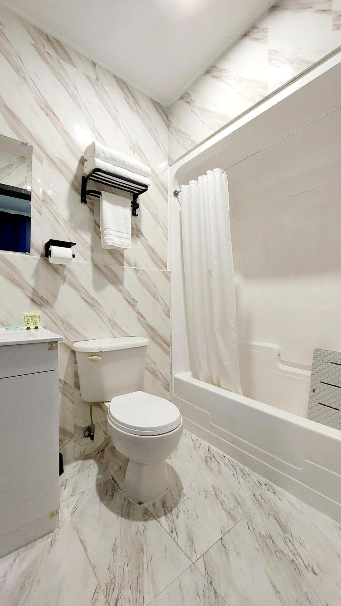 Apd Hotel Монреал Екстериор снимка